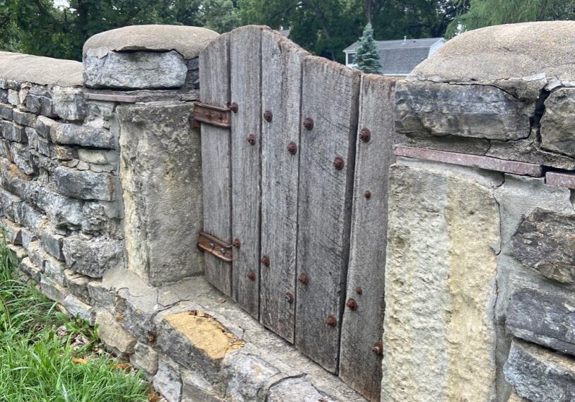 PHOTO 1 Haven Wall Oak Timber Gate with Posts 1888 Chatfield Schoolhouse Haven Wall gate made from oak timbers from an 1860 Chatfield home, framed with posts from the 1888 Chatfield Schoolhouse. (Photos by Julie Fryer, unless otherwise noted)