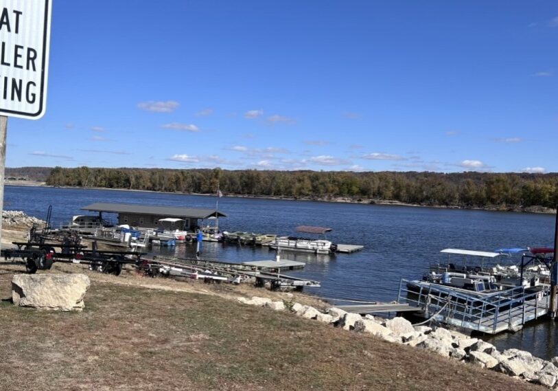 Trailers lined up to receive their boats along the Mississippi River in late October. (Photo by John Gaddo)